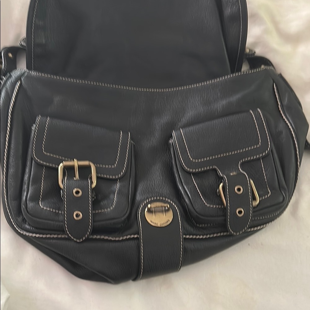 MARC JACOBS Elegant Black and Gold Leather Shoulder Bag - Picture 3 of 9